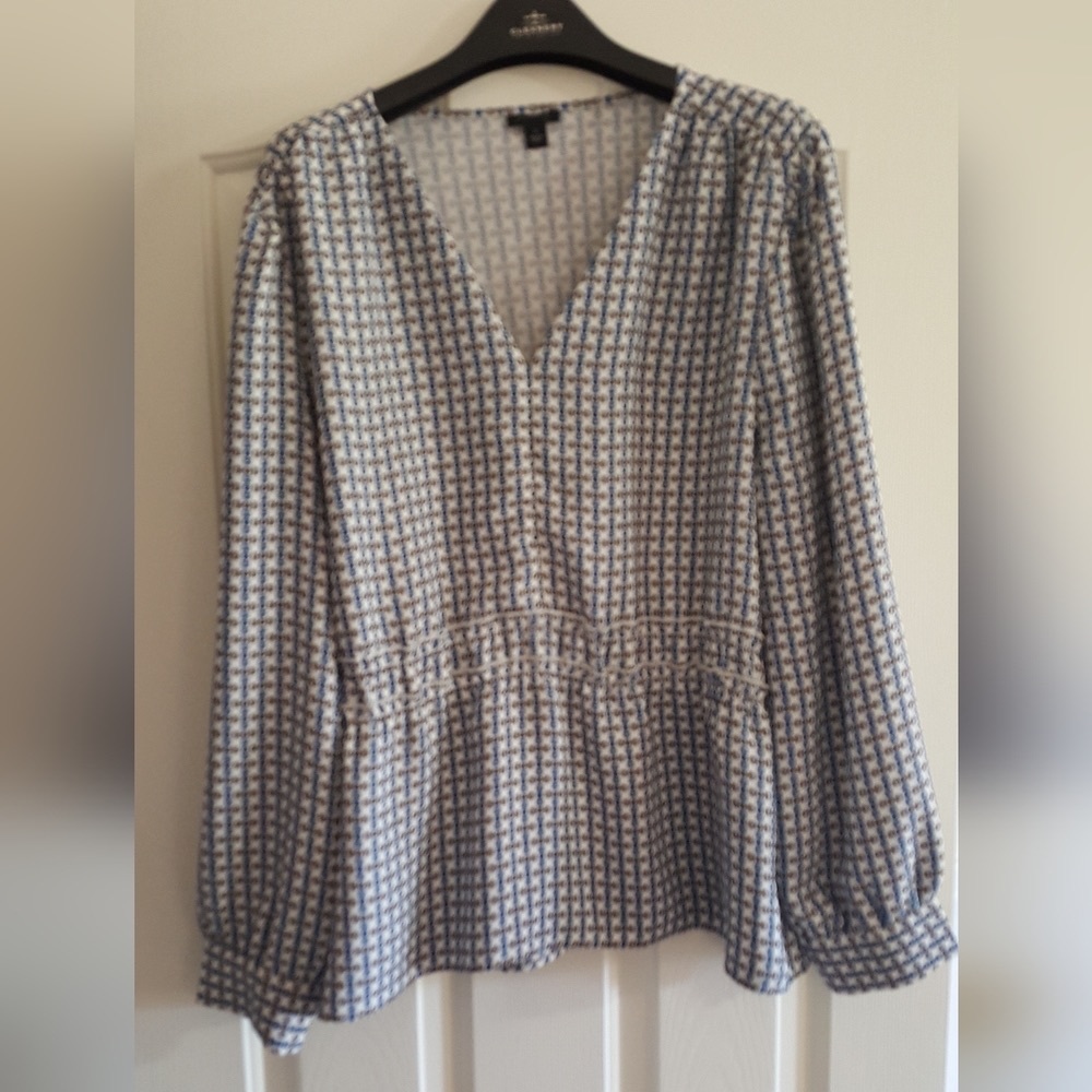 Ann Taylor peplum blouse- chain print taupe and slate blue size xl.